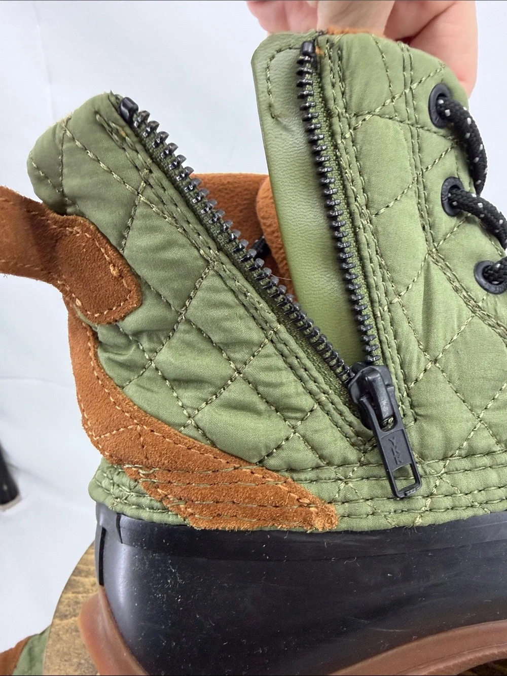 EUC Wolverine Womens Torrent Heritage Olive Quilted Side-zip Duck Boot, sz 8.5
